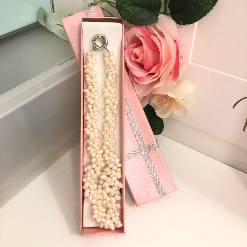 Multi pearl white pearl necklace